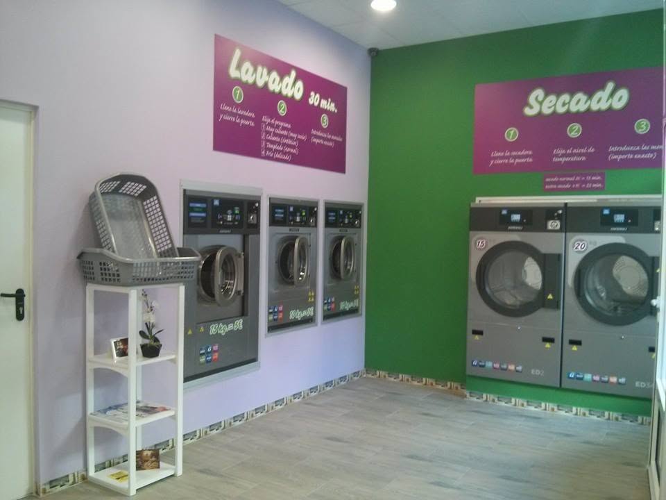 LavaLliria: lavadoras y secadoras del local