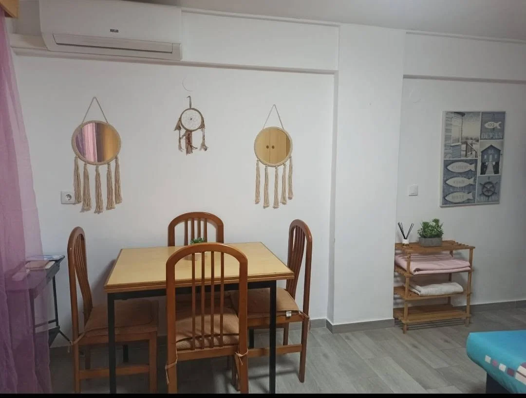Salón comedor del apartamento de Cullera, con aire acondicionado